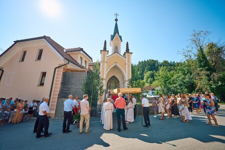 Procesija v čast sv. Lovrencu po središču Luč (foto Janez Kotar)